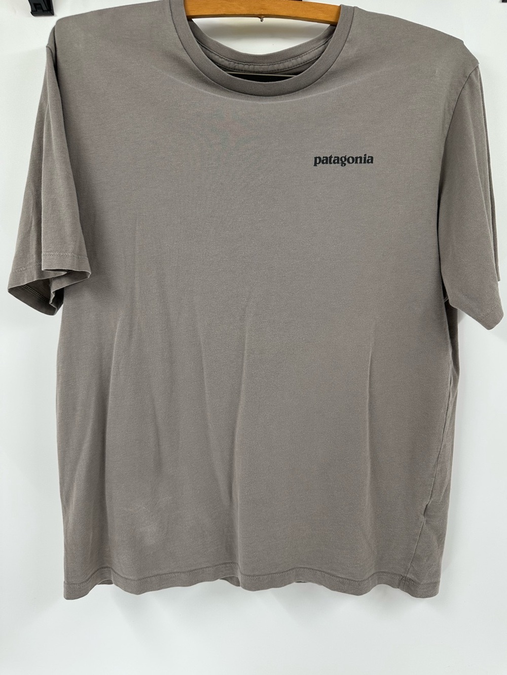 Patagonia Men’s Small Fly Fishing Graphic T-Shirt Trout Taupe Organic Cotton USA